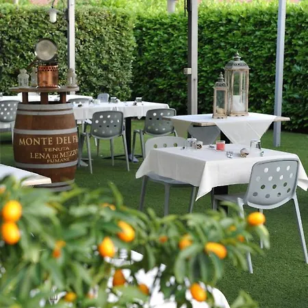 酒店 Ristorante Al Fiore 佩斯基耶拉德加达