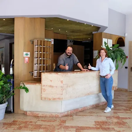 Ristorante Al Fiore 佩斯基耶拉德加达
